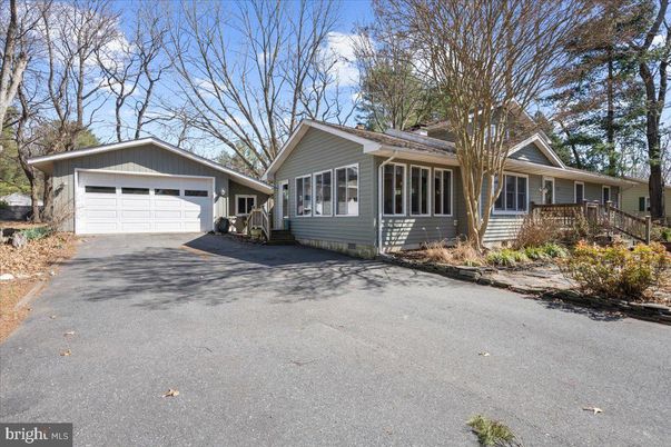Attached, Exterior, Facade, Ranch
