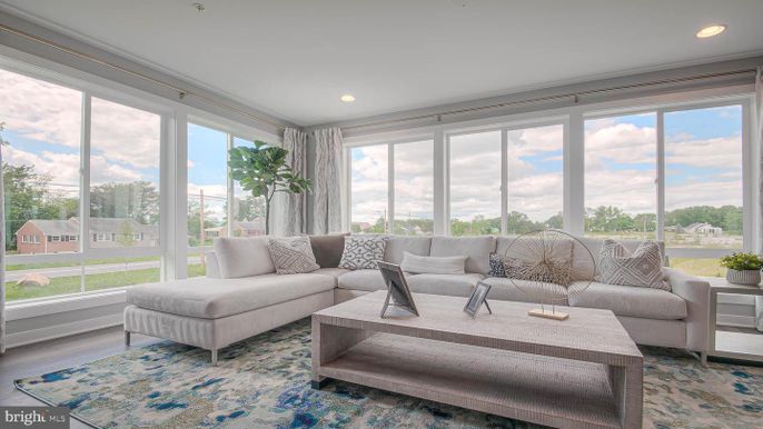 Interior, Living room, Recessed Lighting, Sun Room, Wood Texture Flooring