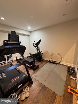 Fitness Equipment, Interior, Piano, Recessed Lighting, Wood Texture Flooring