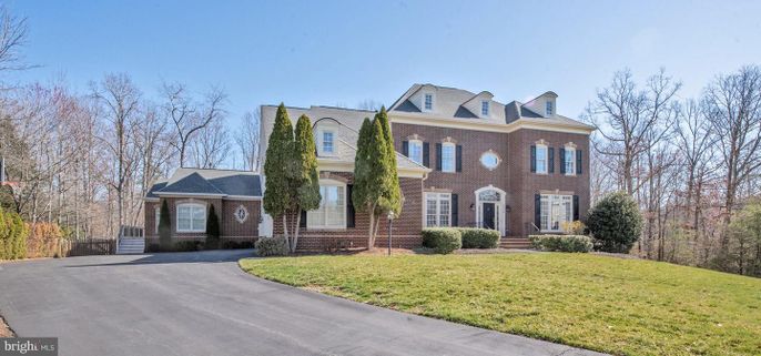 Exterior, Facade, Brick Facade, Georgian