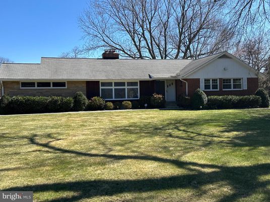 Exterior, Facade, Brick Facade, Ranch