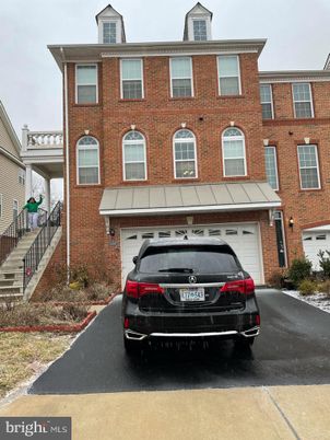 Attached, Exterior, Facade, Brick Facade, Georgian