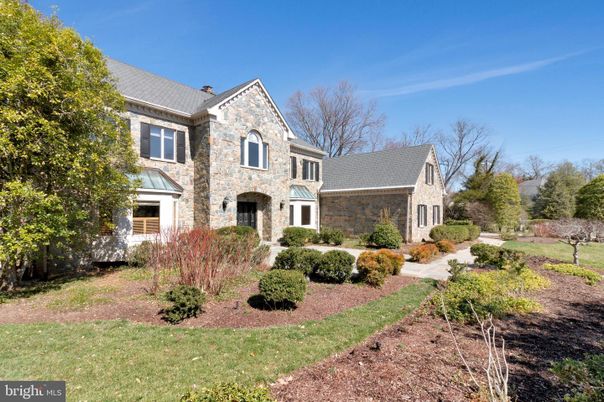 Backyard, Exterior, Facade, Brick Facade, Brick Traditional