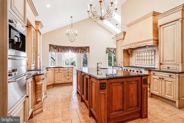Chandelier, Interior, Kitchen, Recessed Lighting, Stainless Steel Appliances