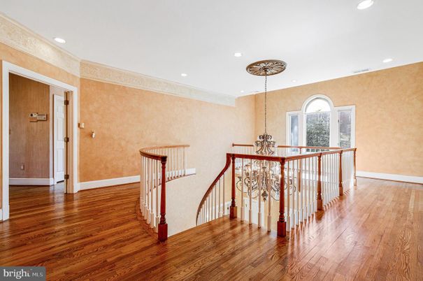 Chandelier, Dining room, Interior, Recessed Lighting, Wood Texture Flooring