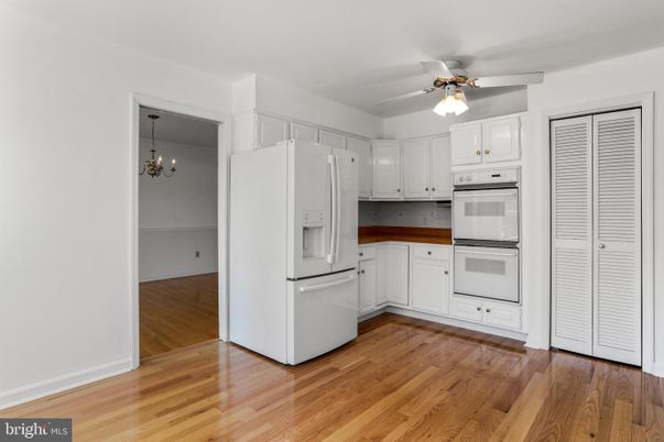 Chandelier, Interior, Kitchen, Wood Texture Flooring