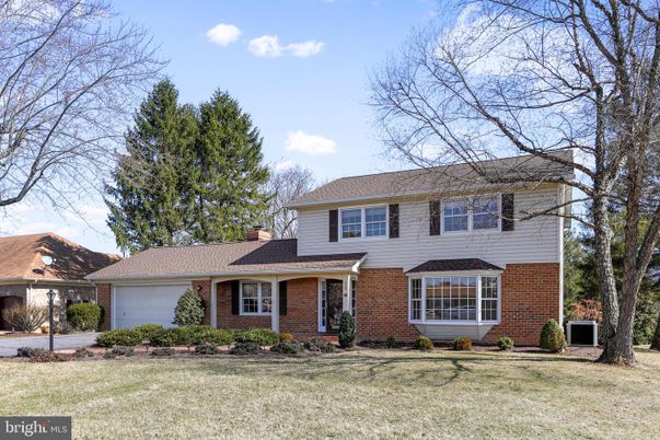 Attached, Exterior, Facade, Brick Facade, Split Level