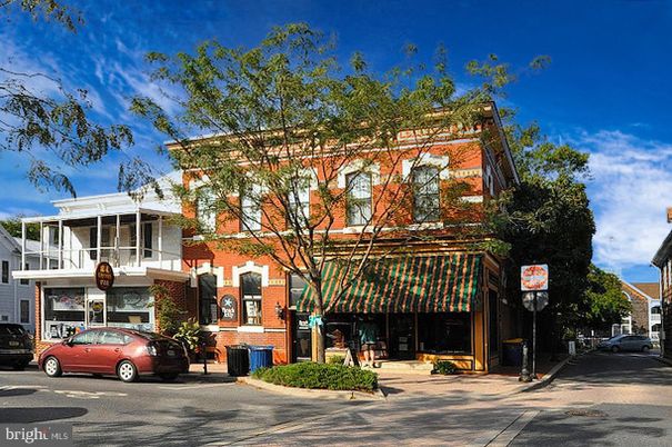 Exterior, Facade, Brick Facade, Rowhouse
