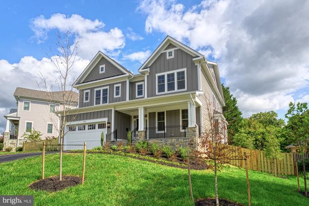 Attached, Exterior, Facade, Farmhouse