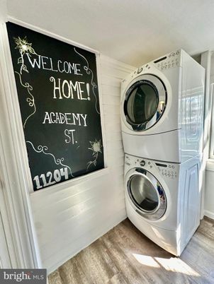 Interior, Utility Closets, Washer, Wood Texture Flooring