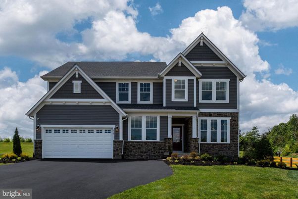 Attached, Exterior, Facade, American Craftsman