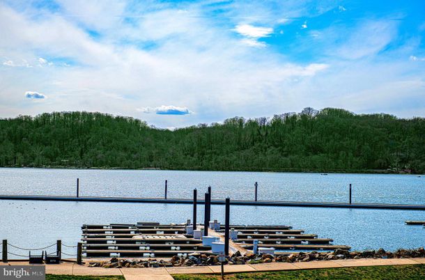 Exterior, Lake