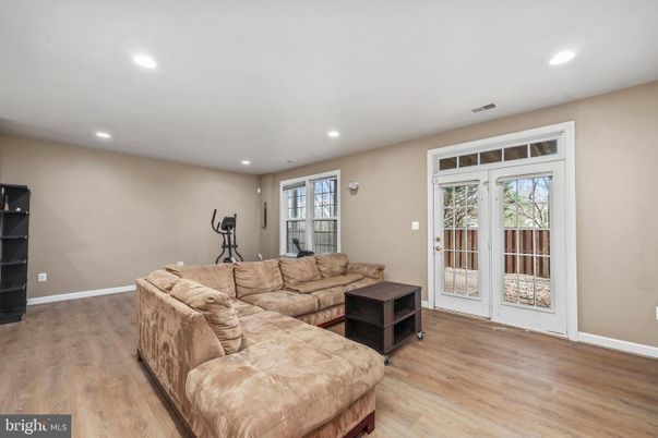 Fitness Equipment, Interior, Living room, Recessed Lighting, Wood Texture Flooring