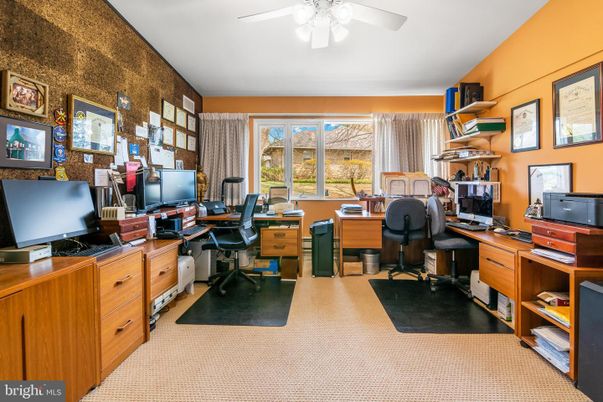 Home Office, Interior