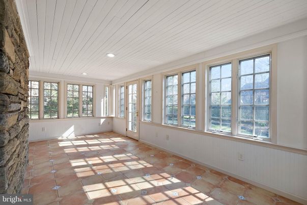 Empty room, Interior, Recessed Lighting, Stone Walls