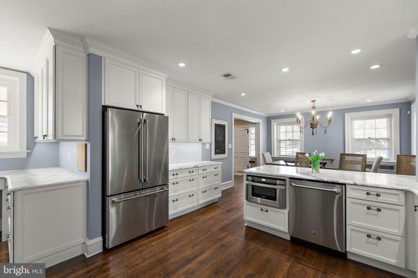 Chandelier, Dining room, Interior, Kitchen, Recessed Lighting, Stainless Steel Appliances, Wood Texture Flooring