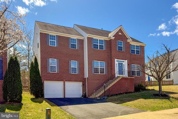 Attached, Exterior, Facade, Brick Facade, Georgian