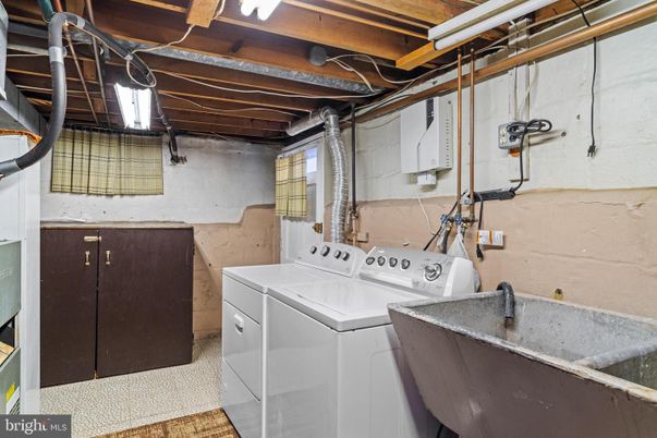 Interior, Washer, Wooden Beams