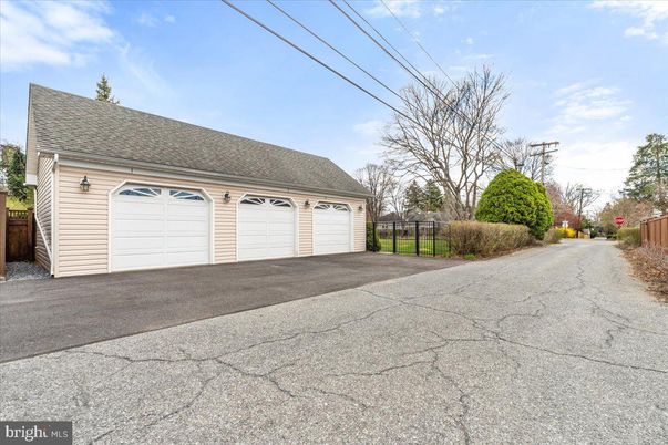 Detached Garage, Exterior