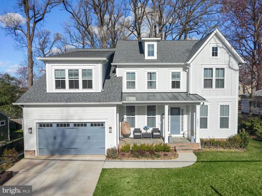 Attached, Exterior, Facade, Farmhouse