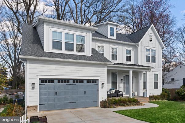 Attached, Exterior, Facade, Farmhouse
