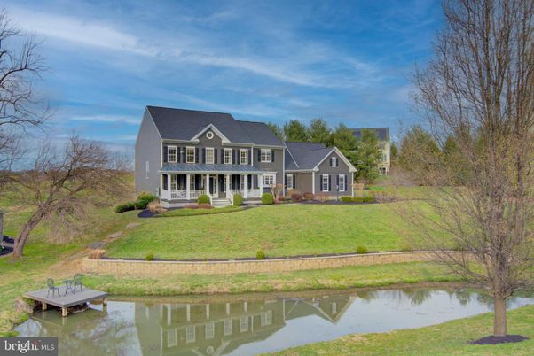 Exterior, Lake