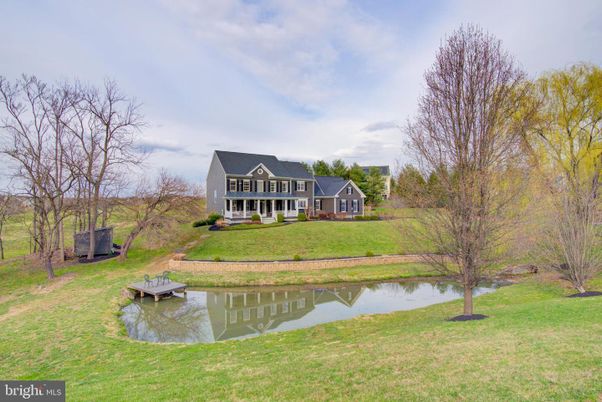 Exterior, Lake