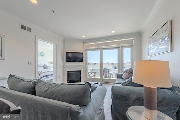Bedroom, Fireplace, Interior, Recessed Lighting, Water