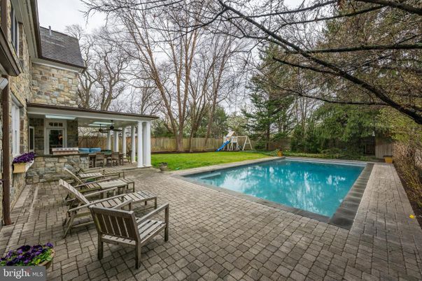 Exterior, Playground, Pool
