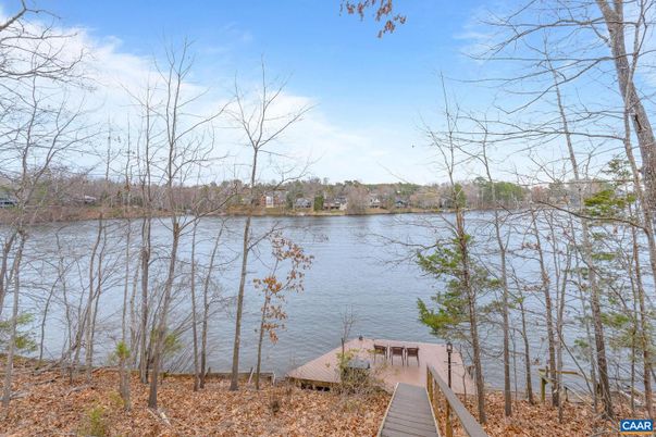 Exterior, Lake
