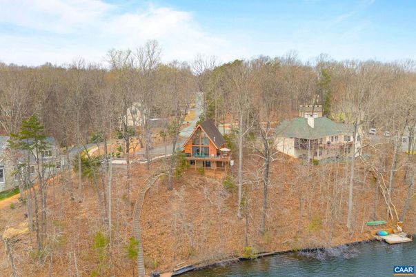 Exterior, Lake