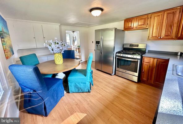 Dining room, Interior, Kitchen, Stainless Steel Appliances, Wood Texture Flooring