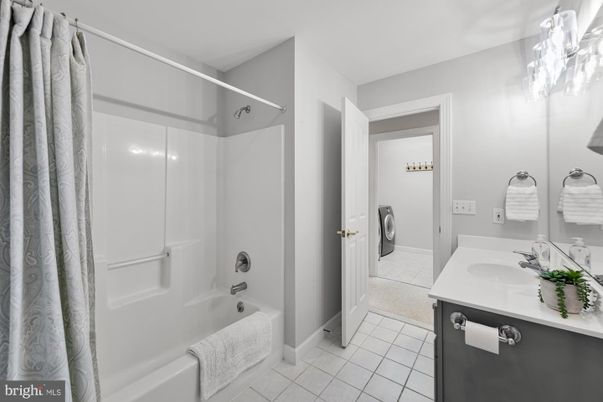 Bathroom, Dual Sink Vanities, Interior