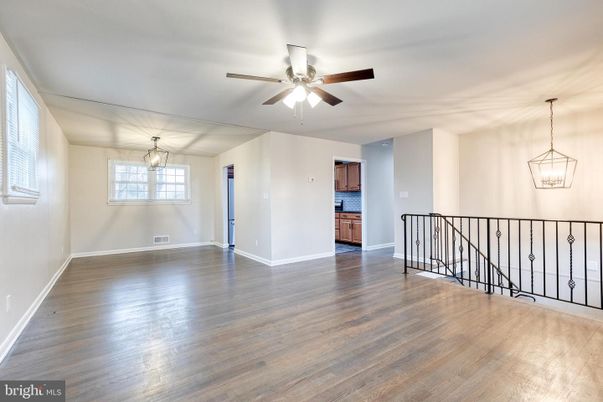 Empty room, Interior, Pendant Lights, Wood Texture Flooring
