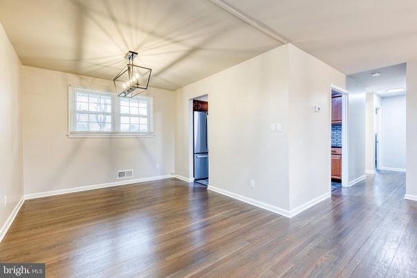 Empty room, Interior, Pendant Lights, Wood Texture Flooring