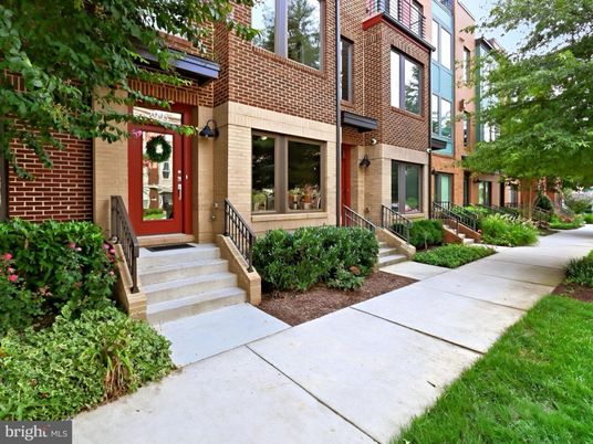 Exterior, Facade, Brick Facade, Rowhouse