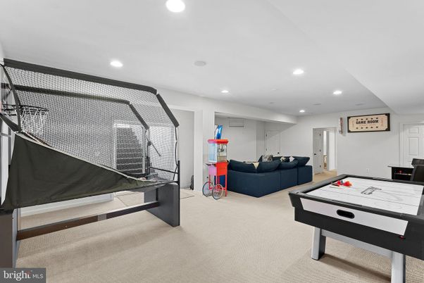 Game Room, Interior, Recessed Lighting