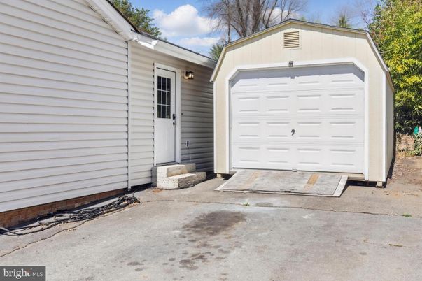 Detached Garage, Exterior