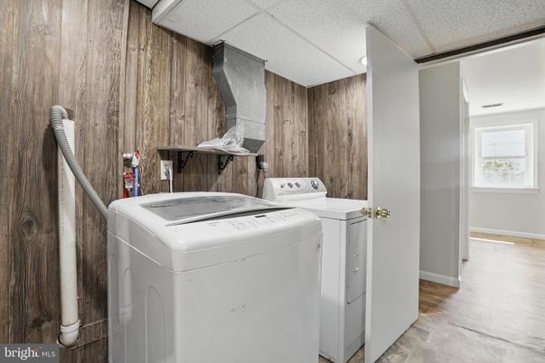 Interior, Washer, Wood Texture Flooring, Wooden Walls