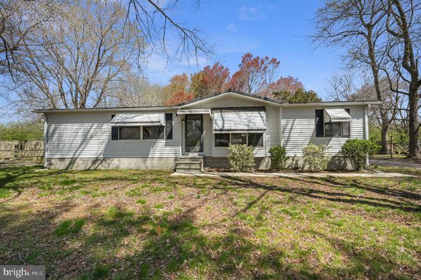 Backyard, Exterior, Facade, Ranch