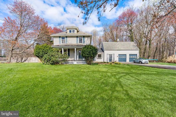 Attached, Backyard, Exterior, Facade, American Foursquare
