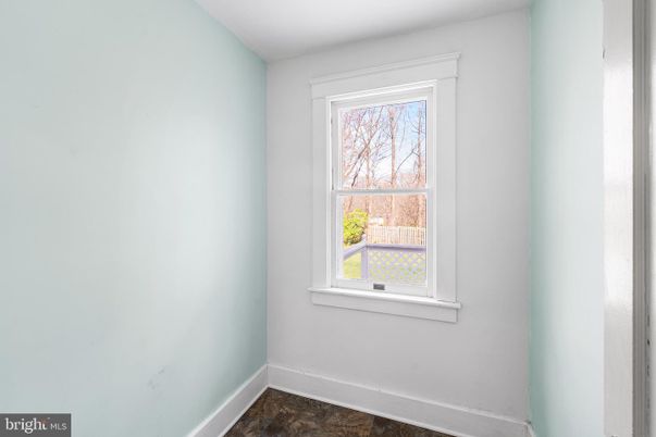 Empty room, Interior