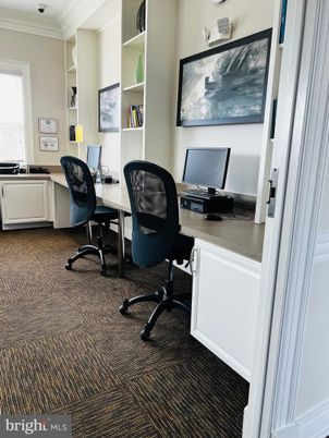 Home Office, Interior