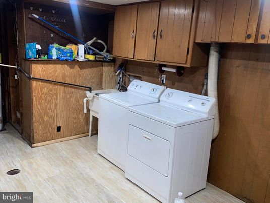 Interior, Washer, Wood Texture Flooring