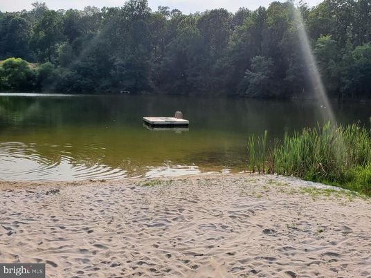 Exterior, Lake