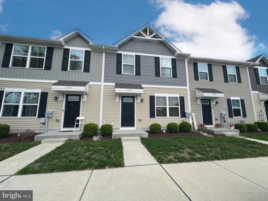 Exterior, Facade, Rowhouse