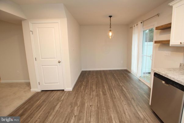Interior, Pendant Lights, Wood Texture Flooring