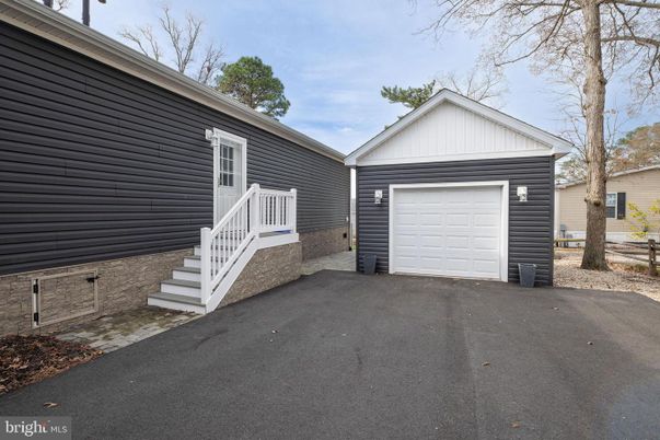 Detached Garage, Exterior