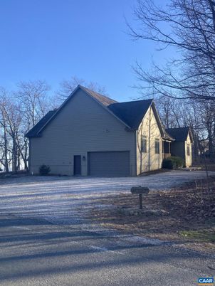 Attached, Exterior, Facade, Farmhouse