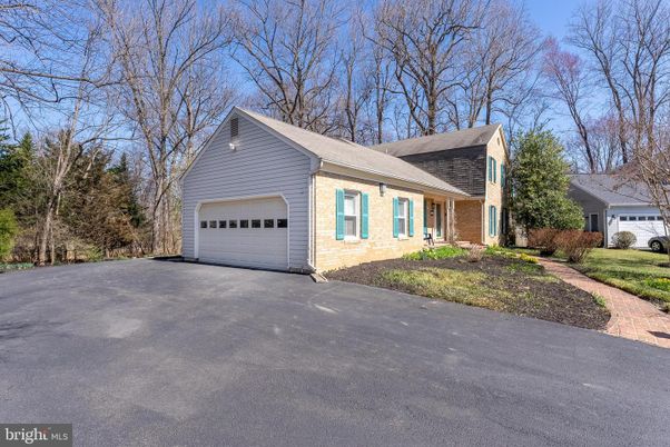 Attached, Exterior, Facade, Brick Facade, Ranch